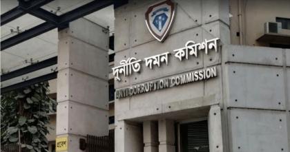 দুদক চেয়ারম্যানসহ সব কমিশনারের পদত্যাগ