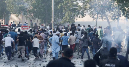 করাচিতে বিক্ষোভকারীদের ওপর গুলি চালিয়েছে মার্কিন সেনারা