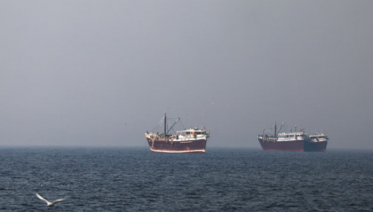 হরমুজ প্রণালি দিয়ে জাহাজ চলাচলে হামলার হুঁশিয়ারি তেহরানের

