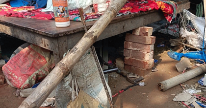 চাঁপাইনবাবগঞ্জ শিবগঞ্জে নির্মাণাধীন বাড়িতে হামলা ও ককটেল বিস্ফোরণ