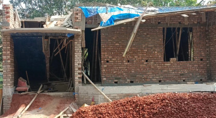 শিবগঞ্জে নির্মাণাধীন বাড়িতে হামলা ও ককটেল বিস্ফোরণ