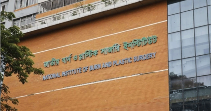 রাজধানীতে গ্যাস লিকেজ থেকে বিস্ফোরণ, নারী-শিশুসহ দগ্ধ ১০