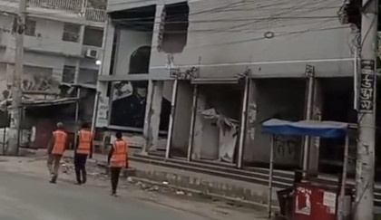 নওগাঁয় ভাঙা আ. লীগ অফিসে বেজে উঠল ৭ই মার্চের ভাষণ 