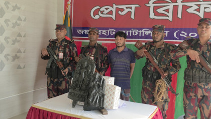 জয়পুরহাটে বিজিবির অভিযানে দুইটি কষ্টি পাথরের মূর্তি উদ্ধার