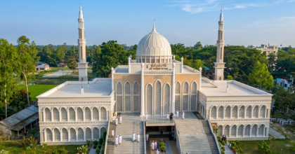 সিরাজগঞ্জে নান্দনিক স্থাপত্যের নিদর্শন আল-আমান বাহেলা খাতুন জামে মসজিদ
