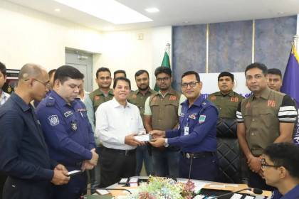 চুয়াডাঙ্গায় সাইবার ক্রাইম সেলের তৎপরতায় উদ্ধার হওয়া ২৮ টি মোবাইল ও প্রতারণার অর্থ ফেরত পেলেন ভুক্তভোগীরা

