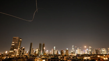 ইসরায়েলে ইরানের তীব্র ক্ষেপণাস্ত্র হামলার দাবি, লক্ষ্যবস্তু একাধিক শহর

