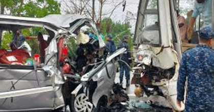 বাগরেহাটের রামপালে সড়ক দুর্ঘটনায় ১২ জন নিহত