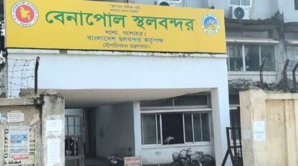 বেনাপোলে ৬ কোটি টাকার শাড়ি ও প্রসাধনী জব্দ