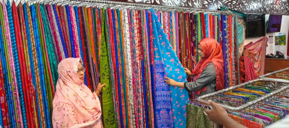 শেষ সময়ে জমজমাট রাজশাহীর সিল্ক বাজার