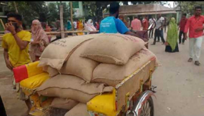 সিরাজগঞ্জে ভিজিএফের চাল বিতরণে অনিয়মের অভিযোগ, উদ্ধার ৩২ বস্তা চাল