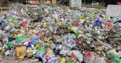 জ্বালানি তেলের সংকটে দুইদিন ধরে বন্ধ রাজশাহী সিটির বর্জ্য অপসারণ

