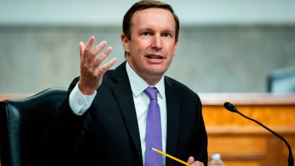 মার্কিন সিনেটরের দাবি, ইরান সংকটে নিয়ন্ত্রণ হারিয়েছেন ট্রাম্প

