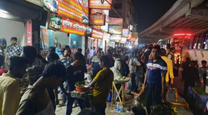 আব্দুল্লাহপুরে ঈদে ঘরমুখো মানুষের চাপ, বাস সংকট ও বাড়তি ভাড়া ভোগান্তি তৈরি করেছে


