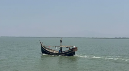 নাফ নদী থেকে চার জেলে আটক: বিজিবি ও ইউএনও'র সাথে যোগাযোগ