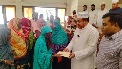 জীবননগরে দুঃস্থ ও গরীব জনসাধারণের মাঝে মানবিক সহায়তা প্রদান করলেন এমপি রুহুল আমিন

