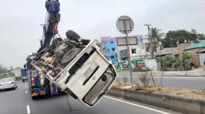 বগুড়ায় মাইক্রোবাসে গ্যাস সিলিন্ডার বিস্ফোরণ: চালকসহ নিহত ৩, আহত ৯

