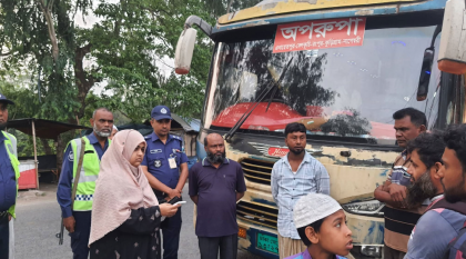 সিরাজগঞ্জে যাত্রীদের কাছ থেকে অতিরিক্ত ভাড়া আদায়, দুই বাসের সুপারভাইজার জরিমানা