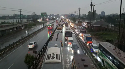 গাজীপুরে ২০ কিলোমিটার যানজট, বৃষ্টিতে বাড়ছে ঈদযাত্রার ভোগান্তি