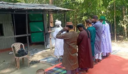 ৭ জনের জামাতে চাঁদপুরে অগ্রিম ঈদুল ফিতর আদায় নিয়ে মিশ্র প্রতিক্রিয়া