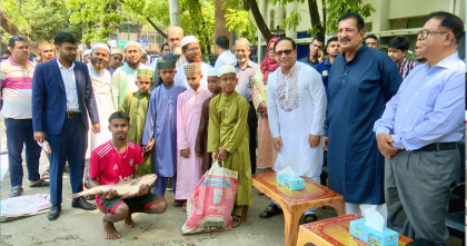 এতিমখানা ও মাদ্রাসার শিক্ষার্থীদের মাঝে মাছ বিতরণ করলেন ভূমিমন্ত্রী

