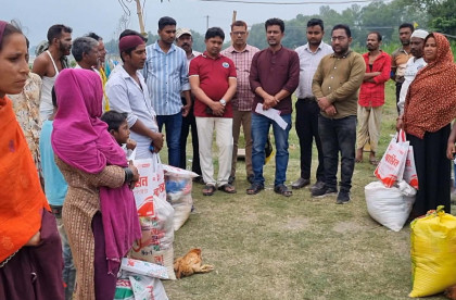 ঈদের আগে ফেসবুক পোস্টের পর ২২ বেদে পরিবার পেল উপহার