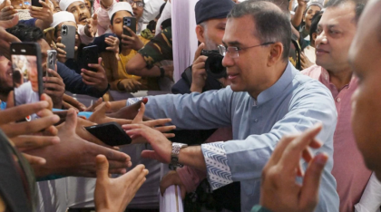 ঈদের নামাজ শেষে শুভেচ্ছা বিনিময় করেন প্রধানমন্ত্রী তারেক রহমান