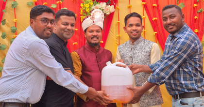 ঠাকুরগাঁওয়ে বিয়ের অনুষ্ঠানে বরকে জ্বালানি তেল উপহার 