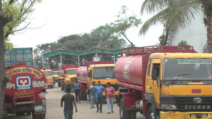 নারায়ণগঞ্জে ডিপোর সামনে ট্যাংক-লরির দীর্ঘ সারি, সরবরাহে চাপ বাড়ছে

