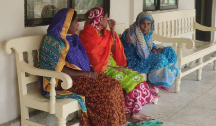 বৃদ্ধাশ্রমে ঈদ: প্রিয়জনের অপেক্ষায় দেড় শতাধিক প্রবীণ

