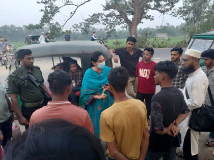 বেলকুচিতে অতিরিক্ত ভাড়া আদায়ের বিরুদ্ধে মোবাইল কোর্ট, ৫ চালককে জরিমানা