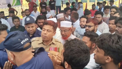 স্বাধীনতা দিবসের অনুষ্ঠানে এমপির নাম ঘোষণা না করায় উত্তেজনা, অনুষ্ঠান ত্যাগ করেন 

