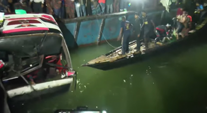 পদ্মায় বাসডুবি: ১৬ মরদেহ উদ্ধার, নিখোঁজ অনেকে