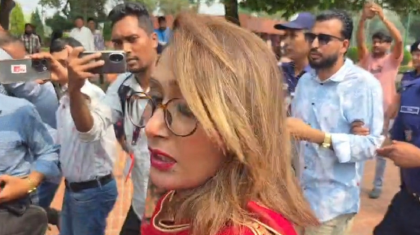 স্মৃতিসৌধে নিষিদ্ধ দলের ব্যানার: ৩ জন আটক