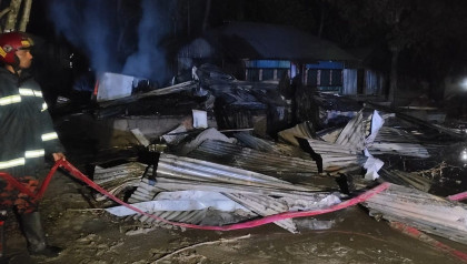 বাগেরহাটে তিন ঘণ্টার তাণ্ডব: বসতবাড়িতে আগুন-লুটপাট, নিহত ১