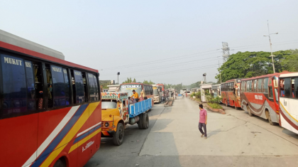 যমুনা সেতুর পশ্চিম মহাসড়কে দীর্ঘ যানজট, দুর্ভোগে ঢাকামুখী যাত্রীরা

