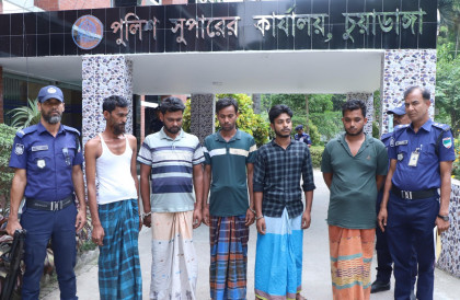 চুয়াডাঙ্গায় নারীর সহযোগিতায় সংঘবদ্ধ ধর্ষণ, মূল পরিকল্পনাকারীসহ গ্রেফতার ৬

