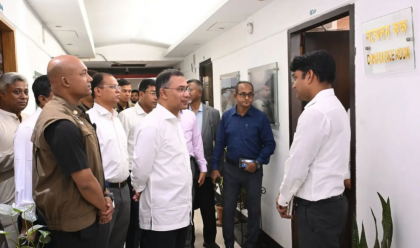 সচিবালয়ে আকস্মিকভাবে বিভিন্ন মন্ত্রণালয় পরিদর্শন প্রধানমন্ত্রীর

