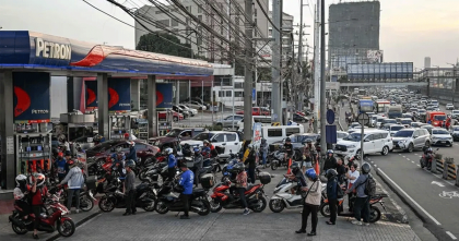 ফিলিপাইনে তীব্র জ্বালানি সংকট, শত শত পেট্রোল পাম্প বন্ধ