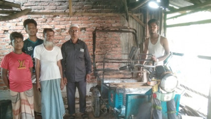 বাঁশখালীতে গভীর রাতে দুর্বৃত্তের আগুনে গ্যারেজে পুড়ল অটোরিকশা