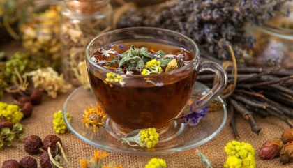 পেট ফাঁপলে পান করুন ভেষজ চা