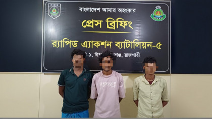 চাঁপাইনবাবগঞ্জে ট্রাকে অভিনব কায়দায় গাঁজা পরিবহন: ৩ মাদক কারবারি গ্রেফতার