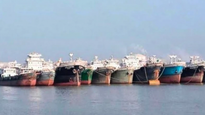 জ্বালানি সংকটে স্থবির মোংলা বন্দর, অলস শতাধিক লাইটার জাহাজে বিপর্যস্ত শিল্পখাত

