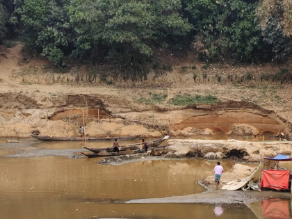 সুনামগঞ্জে অবৈধ বালু উত্তোলন বন্ধের দাবি, ইউএনওর কাছে লিখিত আবেদন

