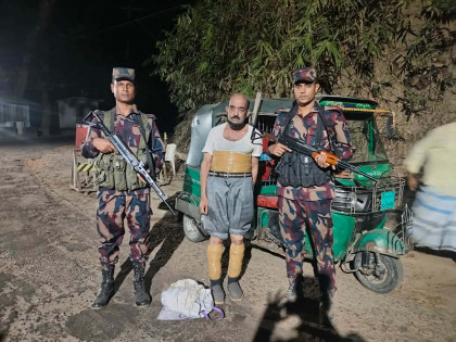 সিএনজিতে কৌশলে গাঁজা পাচার, নাইক্ষ্যংছড়িতে আটক ১