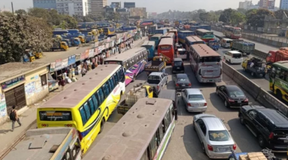 ঢাকা-চট্টগ্রাম মহাসড়ক অবরোধে ১০ কিলোমিটার যানজট, ভোগান্তিতে যাত্রীরা

