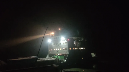 বৈরী আবহাওয়ায় দৌলতদিয়া-পাটুরিয়া নৌরুটে ফেরি চলাচল বন্ধ

