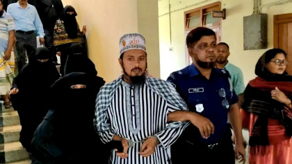 পরকীয়ার প্রতিবাদ করায় স্ত্রীকে কুপিয়ে হত্যা, স্বামীর যাবজ্জীবন

