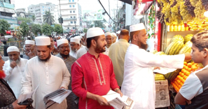 ফেনীতে গণভোটের রায় বাস্তবায়নের দাবিতে ১১ দলীয় জোটের লিফলেট বিতরণ