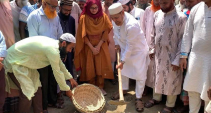 সিরাজগঞ্জ উল্লাপাড়ায় খাল খনন কাজের উদ্বোধন করলেন এমপি রফিকুল ইসলাম খান
